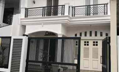 Rumah Desain Semi Modern dengan Lokasi Strategis di Pejaten Barat