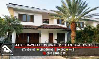 Rumah Townhouse Mewah di Area Expatriat di Pejaten Barat, Pasar Minggu