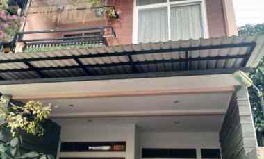 Rumah Modern Minimalis 3 Lantai Komplek Sariwangi Regency