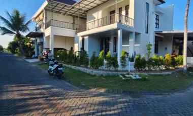 Rumah Modern di Perumahan Royal Ketintang Regency Surabaya Selatan