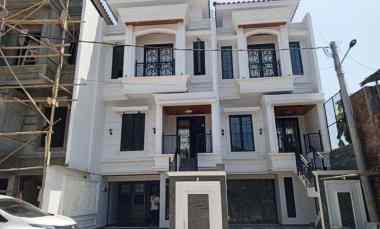 Brand New 3Lt, Balkon, New Cluster 2024 di Pondok Labu, Cilandak