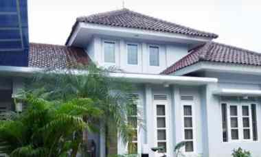 Rumah Mewah Semi Furnisjh dengan Kolam Renang Pondok Labu, Jakarta Sel
