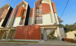 Rumah Tropis Design Architect Modern 3 Lantai Berkonsep Townhouse