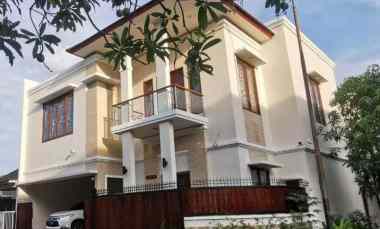 Dijual Rumah Mewah 3 Lantai Full Furnished di Banjar Wijaya