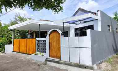 dijual rumah potorono