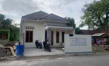 Rumah Luas Strategis dekat Pasar Ngipik Banguntapan Bantul