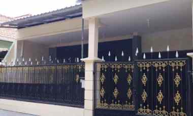 dijual rumah pucang anom