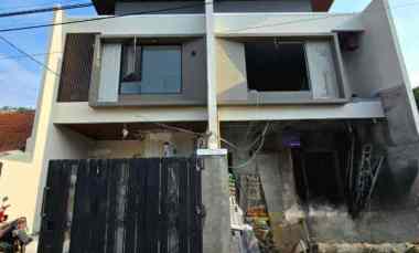 Rumah Minimalis Lokasi Strategis dekat Mall Atrium di Rawamangun Jakar