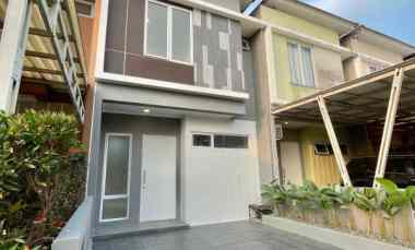 Rumah di Serpong dekat Hermina, Toll BSD, Stasiun. Paradise Walk