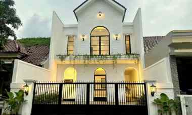 Dijual Rumah Colonial Modern 2 Lantai di Purimas Regency Rungkut