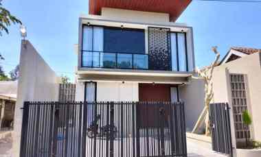 Rumah Mewah 2 Lantai FULL Furnished dekat Pamella Purwomartani