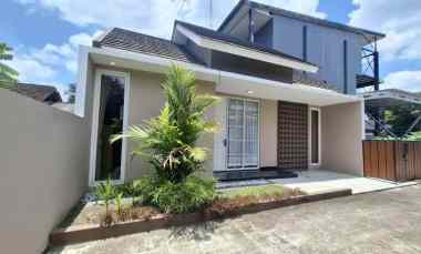 Rumah Siap Huni, dekat Jalan Raya Kadisoka di Purwomartani