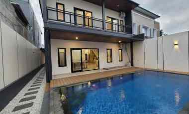 Rumah Mewah Fully Furnish dengan Private Pool di Purwomartani