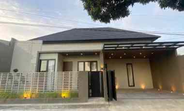 Rumah Baru, Full Furnished, dekat Perum Pertamina di Kalasan