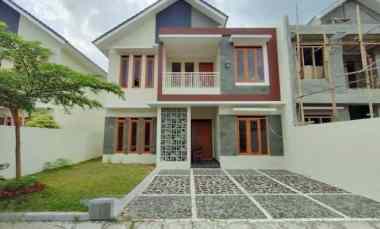 Rumah 2 Lantai Siap Huni, Design Kekinian di Purwomartani Sleman