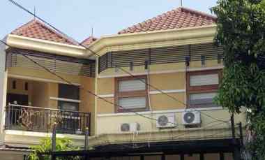 Rumah Classic Full Furnished Siap Huni di Raffles Hills
