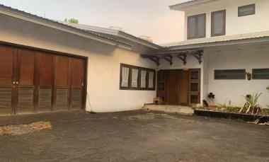 Dijual Rumah Mewah dengan Swimming Pool di Area Pejaten, Ragunan