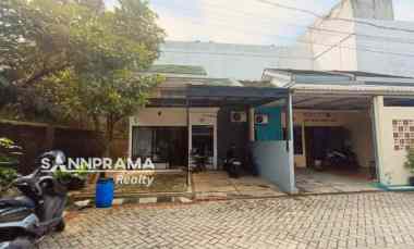 Rumah Pojok Semi Furnished di Cluster Pinggir Jalan Raya Sawangan -rn