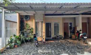 Cluster Minimalis 2 Lantai Selangkah Gerbang Tol Sawangan di Mampang I