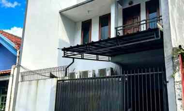 Super HOT Rumah 2 Lantai Semi Furnished di Rawamangun dekat Arion