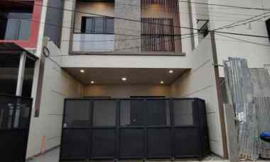 Rumah Baru Modern Minimalis Lokasi Strategis di Rawamangun Jaktim