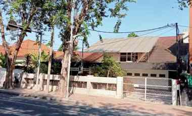 dijual rumah raya darmo