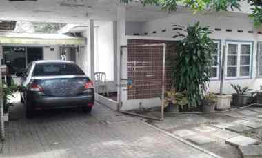 Dijual Rumah di Raya Karangmenjangan Cocok untuk Kantor/Usaha