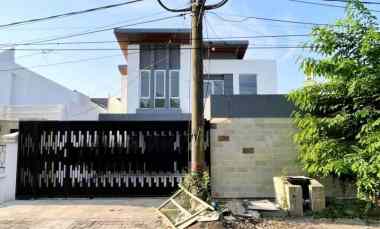 dijual rumah raya kutisari indah