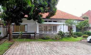 Rumah Citarum Jalan Riau Kota Bandung dekat Gedung Sate