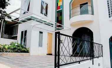 Rumah Sejuk dengan Kolam Renang Resor Dago Pakar Bandung