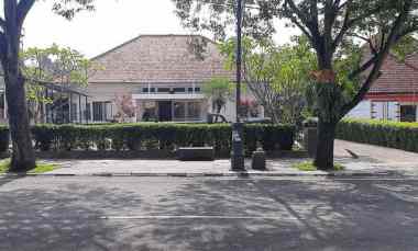 Rumah Kolonial untuk Komersial Super Strategis di jl. Riau Bandung