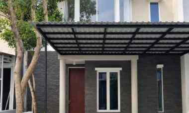 Rumah Greenwich, Royal Residence Minimalis Siap Huni Carport