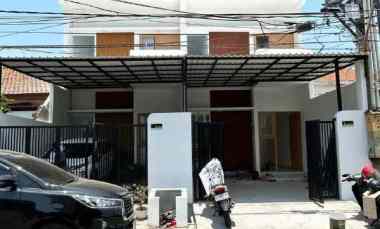 Dijual Rumah Bagus dengan Rooftop Canopy Rungkut Asri Tengah Surabaya