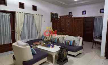 dijual rumah sanggar hurip