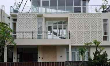 Rumah Modern Nyaman View Pegunungan Santorini Sentul City,Bogor