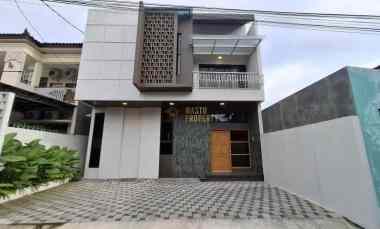 Rumah 2 Lantai, Carpot 2 Mobil, 13 menit ke Kampus Ugm Jogja