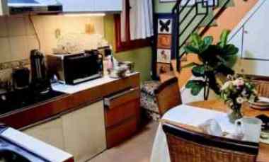 Rumah 3 Lantai Sariwangi dekat Gegerkalong, Ciwaruga Bandung