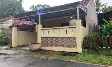 dijual rumah second tepi jalan utama