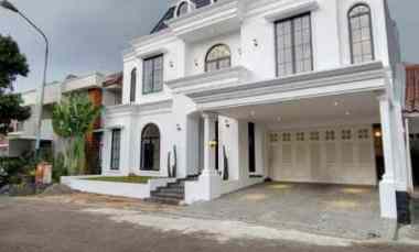 Rumah Mewah dengan Private Pool di Cluster Sektor 9 Bintaro