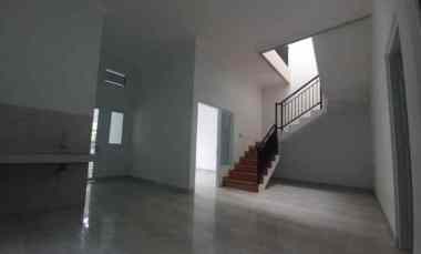 dijual rumah semolowaru