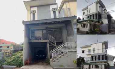 dijual rumah semolowaru selatan