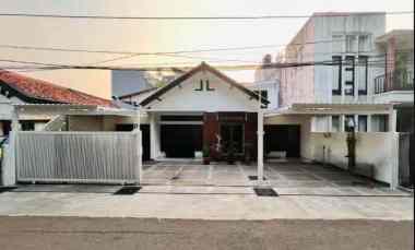 dijual rumah senopati