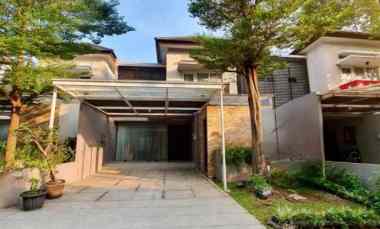 Rumah 2Lt, Semi Furnished, dalam Cluster di Serenia Hills, Lebak Bulus