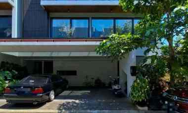 Rumah Modern Tropical Minimalis di Serenia Hills Lebak Bulus