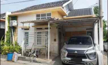 dijual rumah serua
