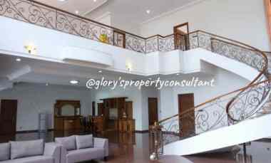 Turun Harga Rumah Luas Lux Plus Kolam Renang di Setiabudi Bandung