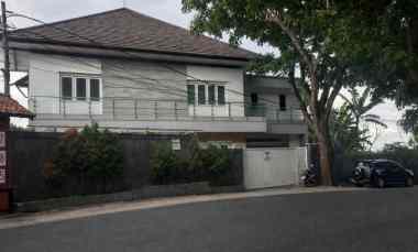 Dijual Rumah Mewah Luas Terawat Ada Kolam Renang di Setiabudi Lembang