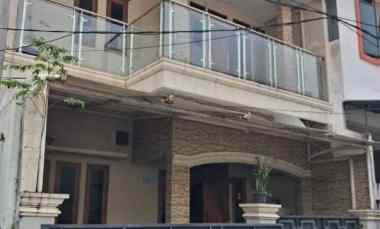 Rumah Modern Tropis 3 Kamar Tidur 2 Kamar Mandi di Setu Indah Jaktim