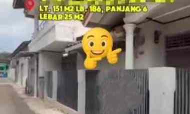 dijual rumah siap huni dua lantai lokasi strategis