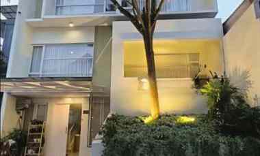 Dijual Rumah Siap Pakai di jl Joe Jagakarsa Jaksel